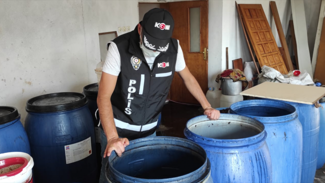 Bursa'da 1000 litre sahte içki ele geçirildi